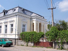 Casa de închiriat 8 camere, în Craiova, zona Central
