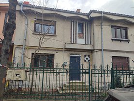 Casa de închiriat 3 camere, în Craiova, zona Ultracentral