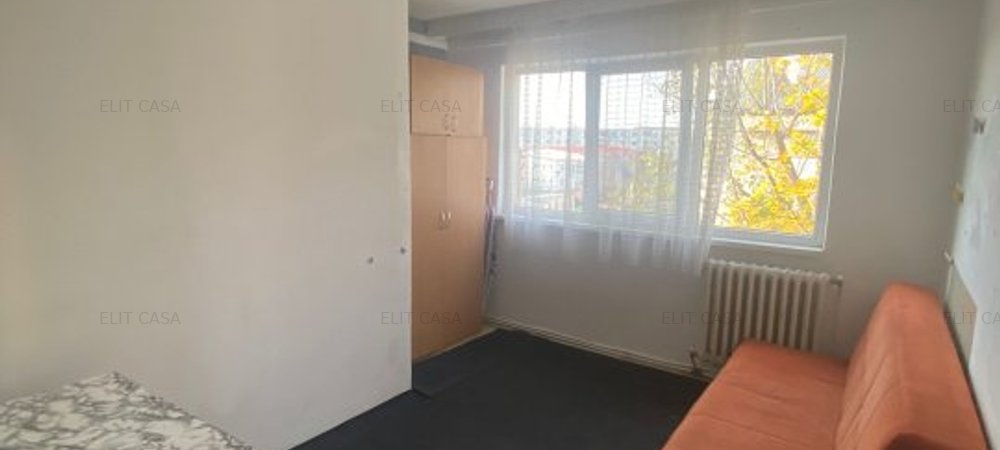 Apartament 3 camere etaj 3 - Alexandru cel Bun - imaginea 0 + 1
