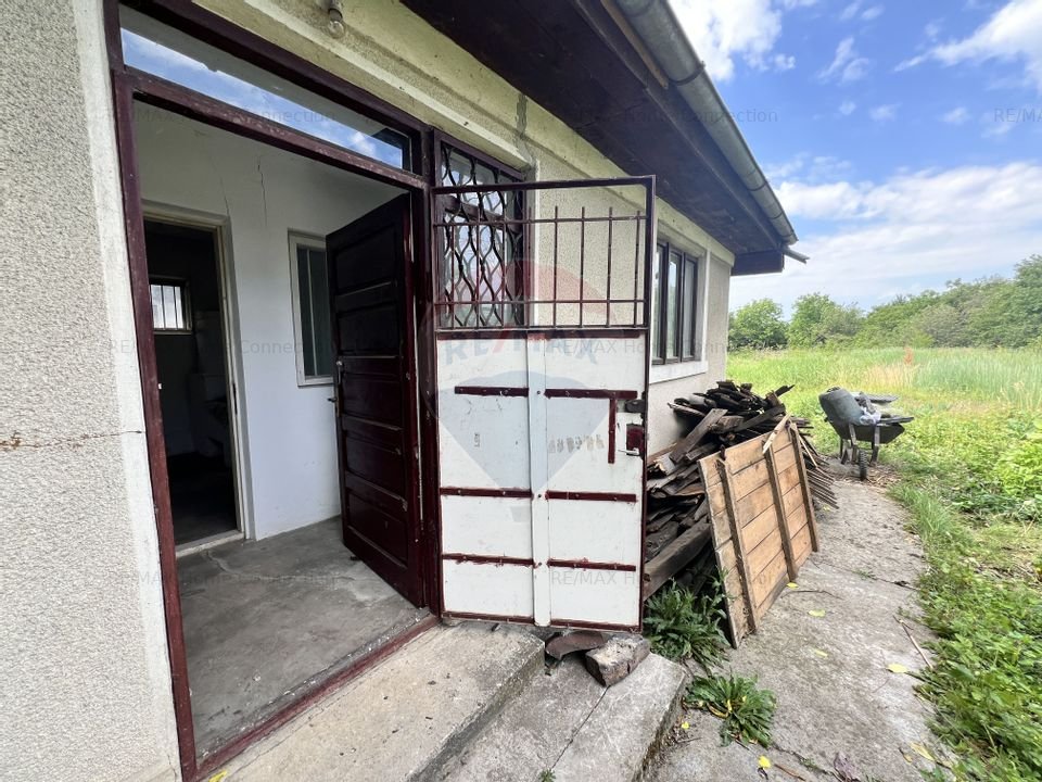 Casa batraneasca- teren 1348 mp intravilan