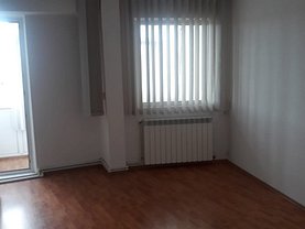 Apartament de vânzare 3 camere, în Galati, zona Micro 13