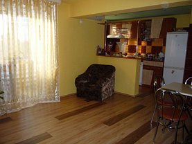 Apartament de vânzare 3 camere, în Galati, zona Piata Centrala