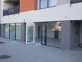 Vânzare spaţiu comercial