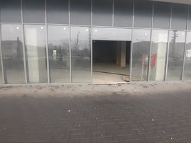 Vânzare spaţiu comercial