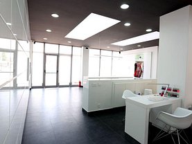 Vânzare spaţiu comercial