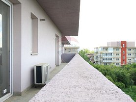 Apartament de vanzare 3 camere, în Bucuresti, zona Damaroaia