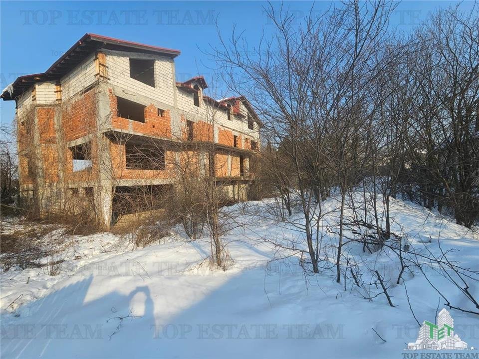 Duplex 4 nivele la rosu cu teren 400mp langa Padurea Rosu