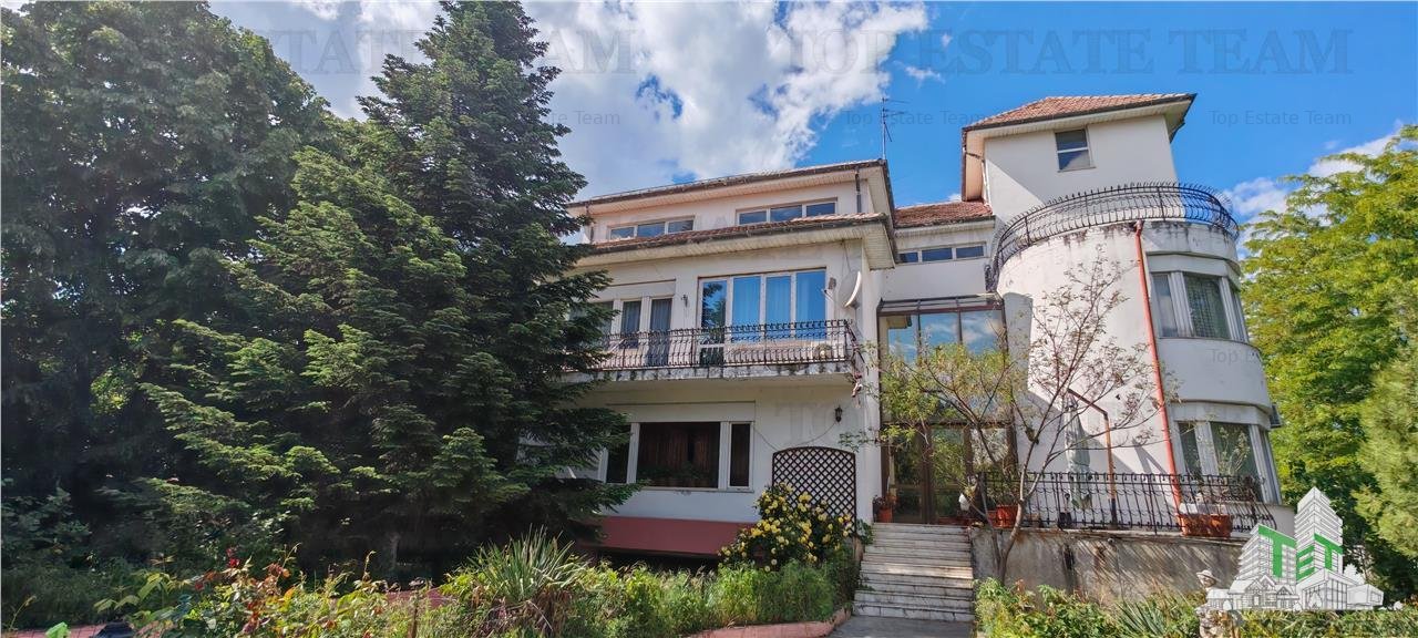 Vila de vanzare S+P+2+M 10 camere, 1000mp, teren 3700mp, Bucuresti, Cartierul Dr