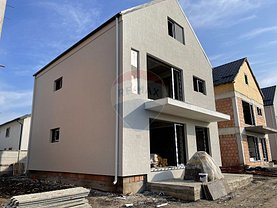 Casa de vânzare sau de închiriat 4 camere, în Bragadiru, zona Central