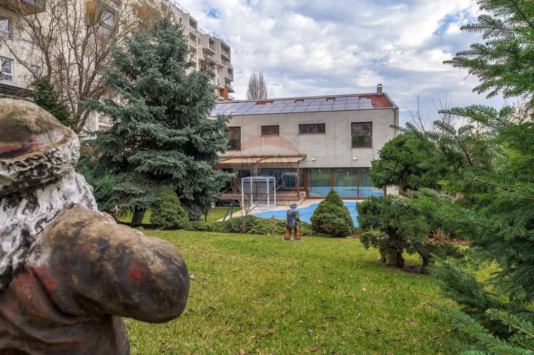 Vila eleganta, spatii generoase, finisaje premium, piscina, 3000mp