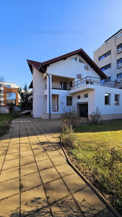 Casa individuala 11 incaperi | Zona Iancu Nicolae - Privighetorilor | Teren 627