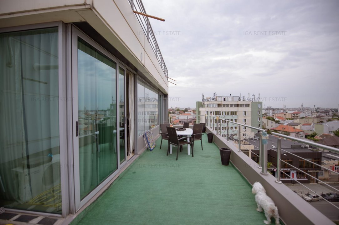 Penthouse cu terasa de 100mp cu vedere la mare - imaginea 17