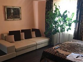 Casa de închiriat 8 camere, în Pitesti, zona Prundu