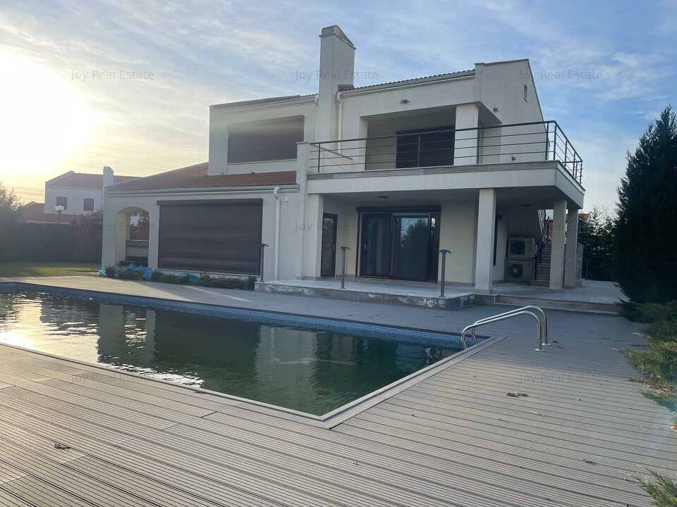 Vila lux 6 camere cu piscina Mamaia Nord