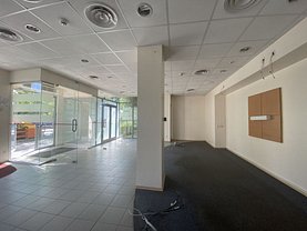 Vânzare spaţiu comercial