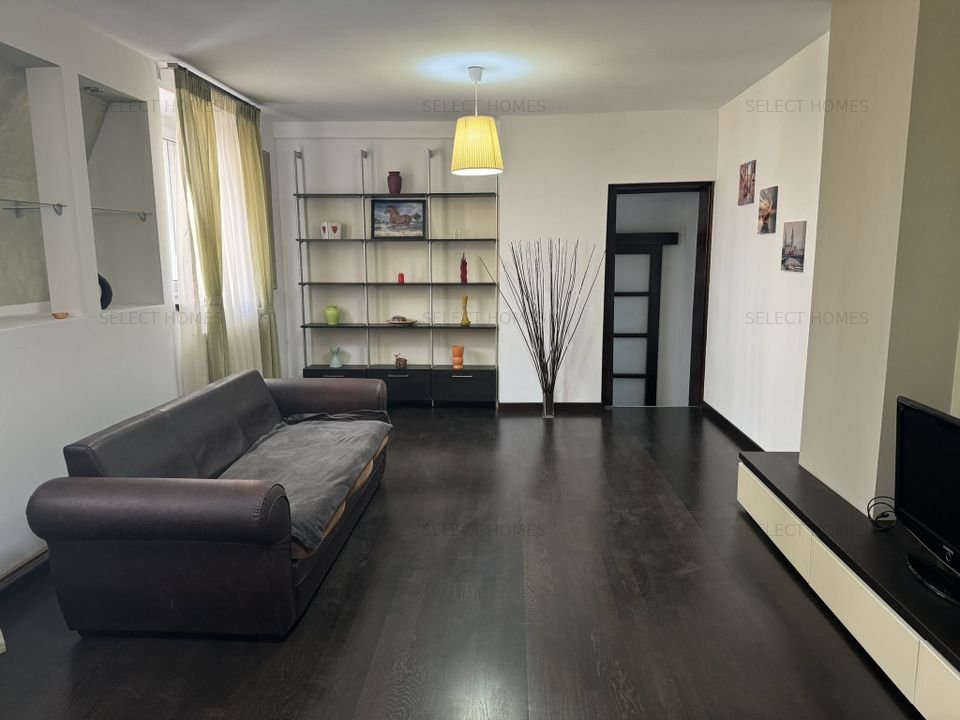 Casa cu curte si spatiu comercial de vanzare in zona *Dorobanti*