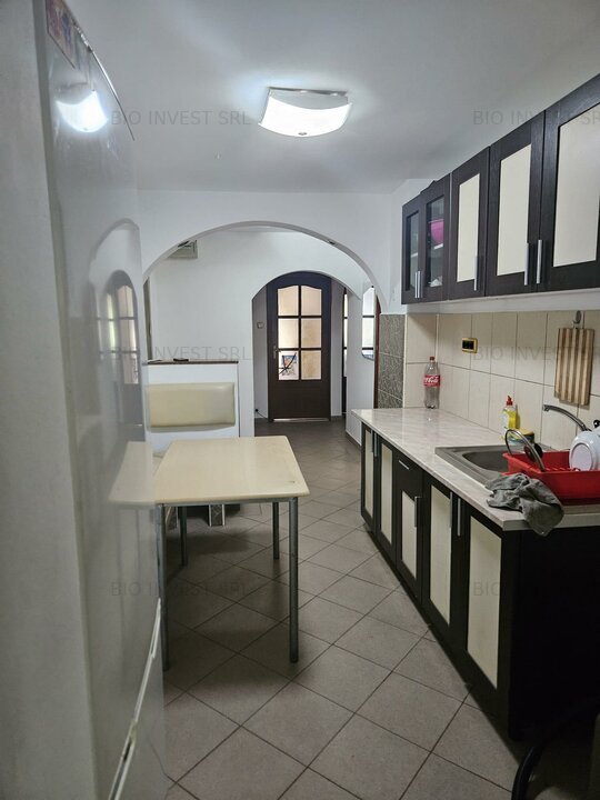 de vanzare apartament cu trei camere , decomandat cu centrala noua