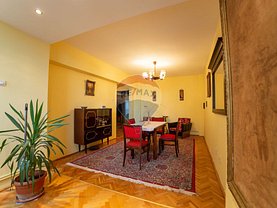 Apartament de închiriat 4 camere, în Arad, zona Polivalenta