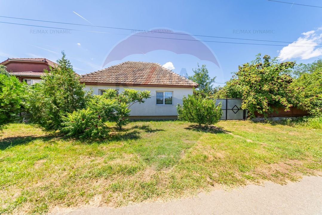 Casa cu 3 camere de vanzare, oras Curtici