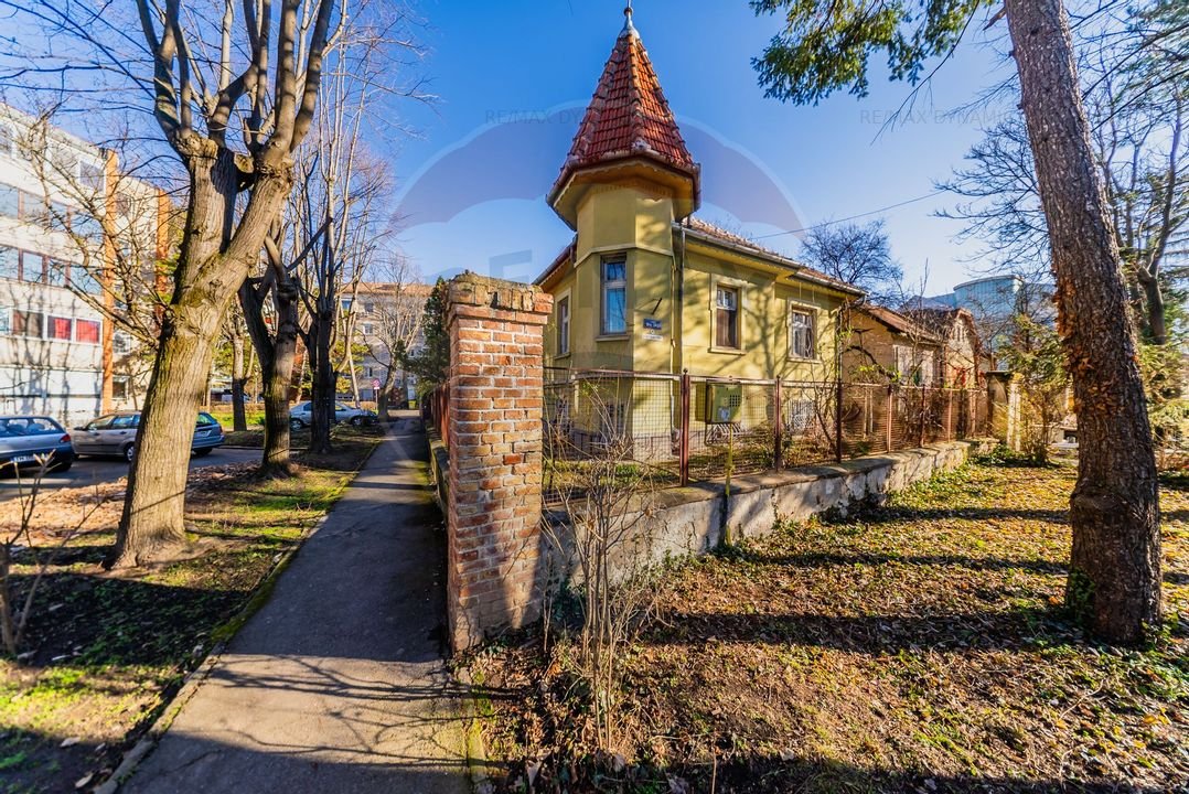 Casa / Vila cu 8 camere in zona Take Ionescu
