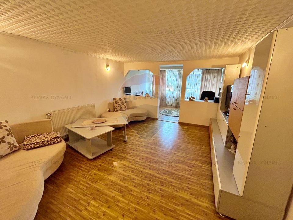 Casa cu 5 camere de vanzare in zona Ultracentral