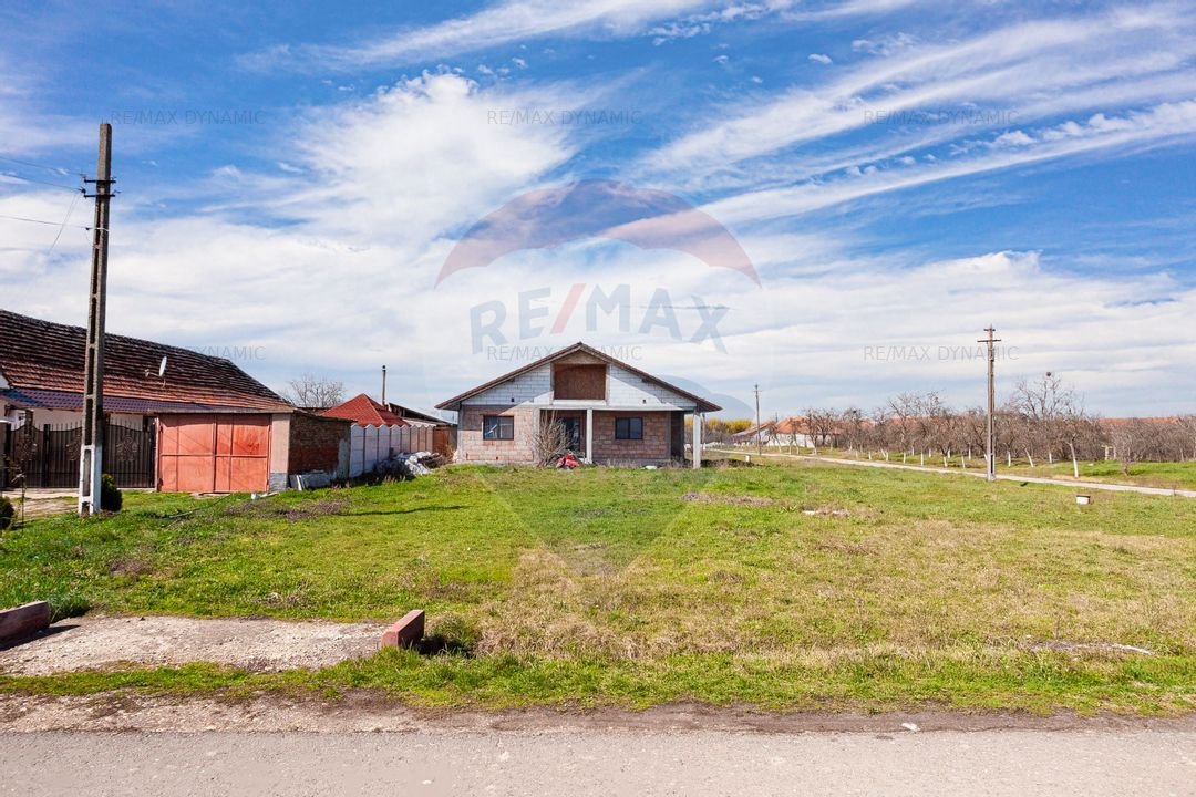 Casa de vanzare Frumuseni ,2 fronturi stradale.