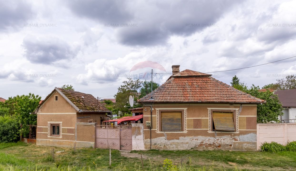 Casa de vanzare in Pecica, 387 mp teren - aproape de centru