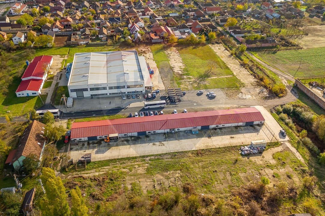Spatiu industrial:Hala 1233mp+platforma betonata 1675 mp cu teren 3838