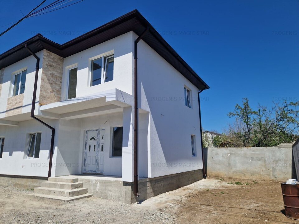 Agenție imobiliară vinde vilă P+1 în Năvodar