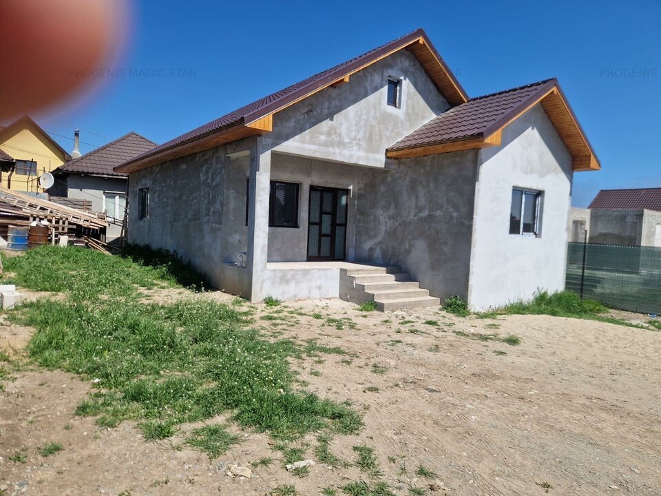 Agenție imobiliară vindem casa cu patru camere în Năvodari