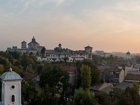 Apartament de închiriat 5 camere, în Bucuresti, zona Unirii