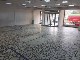 Închiriere spaţiu comercial