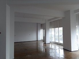 Închiriere spaţiu comercial