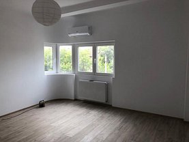 Apartament de vânzare 3 camere, în Bucureşti, zona Calea Călăraşilor