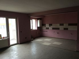 Apartament de vânzare 4 camere, în Floreşti