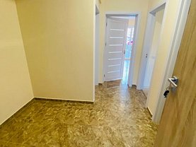 Apartament de vânzare 3 camere, în Braşov, zona Tractorul