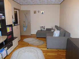 Apartament de vânzare 3 camere, în Brasov, zona Tractorul
