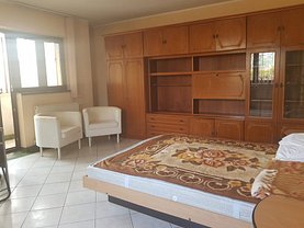 Casa de închiriat 4 camere, în Galati, zona Piata Centrala