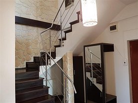 Apartament de vânzare 4 camere, în Pitesti, zona Central