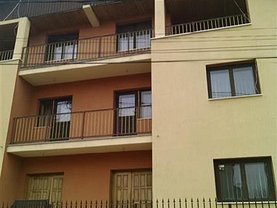 Casa de închiriat 6 camere, în Pitesti, zona Central