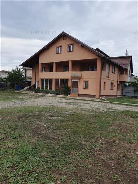 Vila 7 camere Bradu -Targu Saptamanal,pretabila locuinta/activitate comerciala,