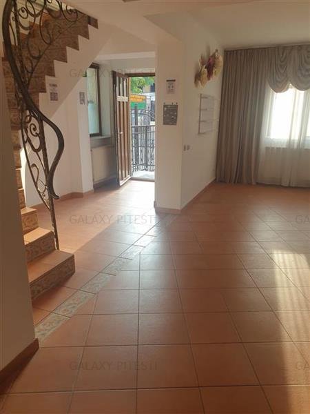 Vila egantă de inchiriat ?n Centru ideală pentru cabinete, birouri