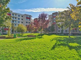 Apartament de vânzare 3 camere, în Bucureşti, zona Berceni