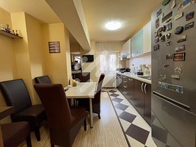 Apartament de vânzare 3 camere, în Cluj-Napoca, zona Mărăşti