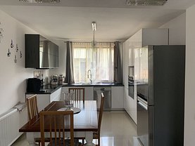 Casa de vânzare 4 camere, în Floresti