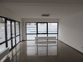 Vânzare spaţiu comercial