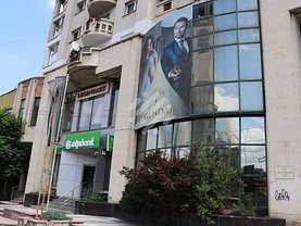 Închiriere spaţiu comercial