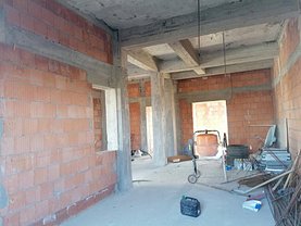 Casa de vânzare sau de închiriat 10 camere, în Săcălaz, zona Central