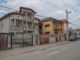 Casa de vânzare sau de închiriat 6 camere, în Giurgiu, zona Semicentral