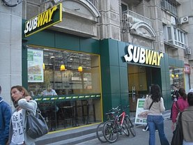 Închiriere spaţiu comercial